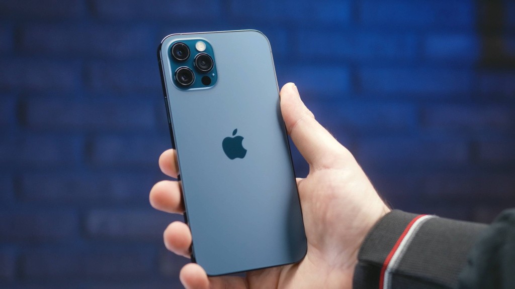 Apple pokušava da smiri situaciju u vezi prekomernog zračenja iPhone 12 telefona, uskoro stiže ažurirani softver