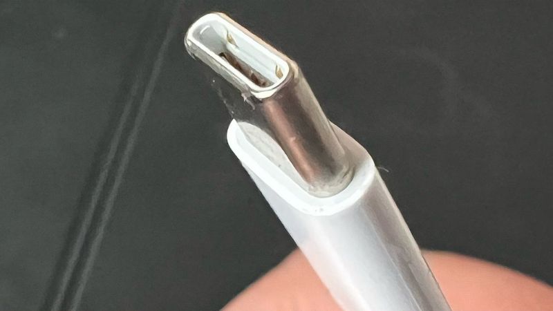 Ne, nećete oštetiti iPhone 15 korišćenjem Android USB-C kabla