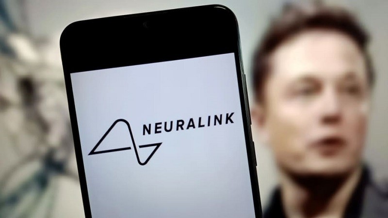 Neuralink: Prvi pacijent sa ugrađenim čipom se oporavlja i upravlja mišem svojim mislima