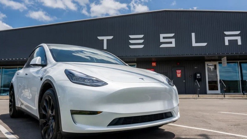 Tesla povlači 200.000 vozila zbog neispravnosti zadnje kamere