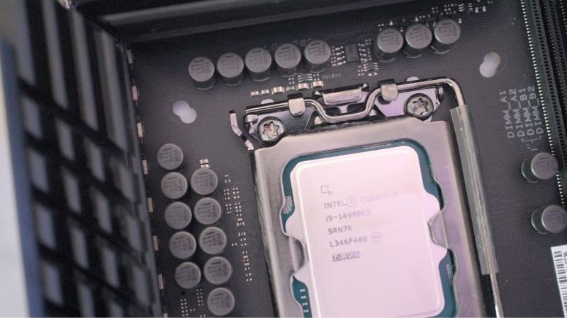 Intel se približava rešenju, ali još uvek nema odgovor na problem sa Raptor Lake procesorima