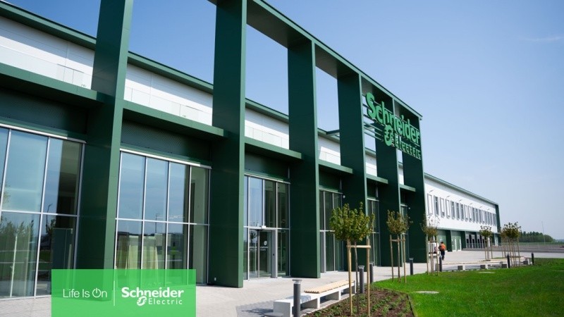 Schneider Electric otvorio novu pametnu fabriku u Mađarskoj, koja će doprineti povećanju proizvodnog kapaciteta za Evropu